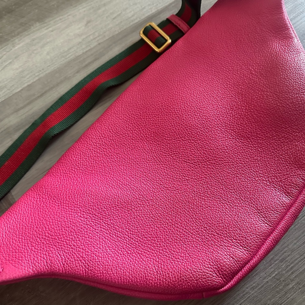 Gucci Pink Leather Logo Belt Bag with Green Accents - Picture 7 of 11
